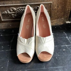 Tom’s size 9 wedges